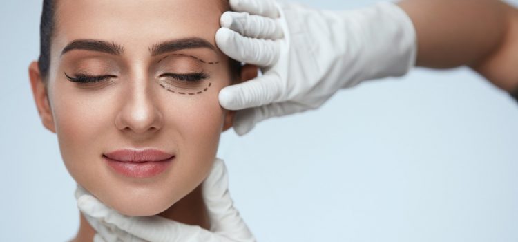 plastic surgeon preparing for eyelid surgery